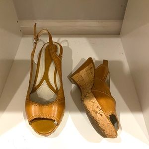 Naturalizer Womens Tan open toe Wedge shoes 6